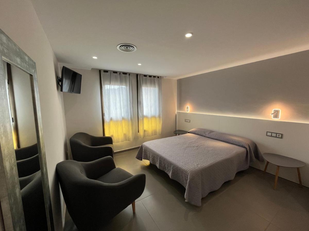 Hostal Tarres Anglés Екстериор снимка