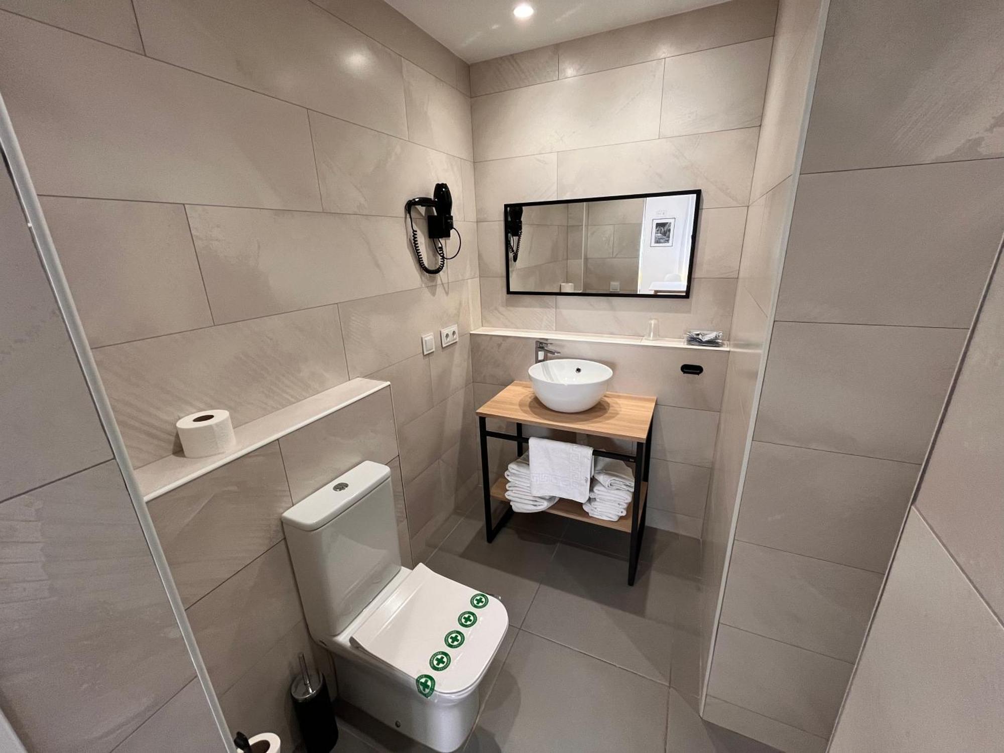 Hostal Tarres Anglés Екстериор снимка