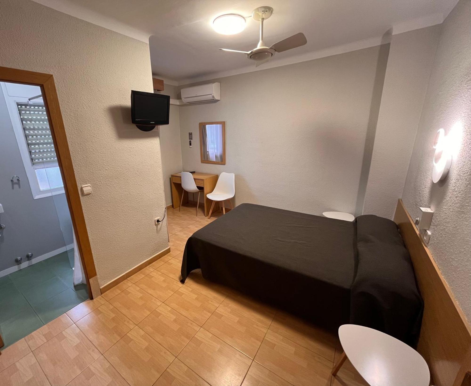 Hostal Tarres Anglés Екстериор снимка