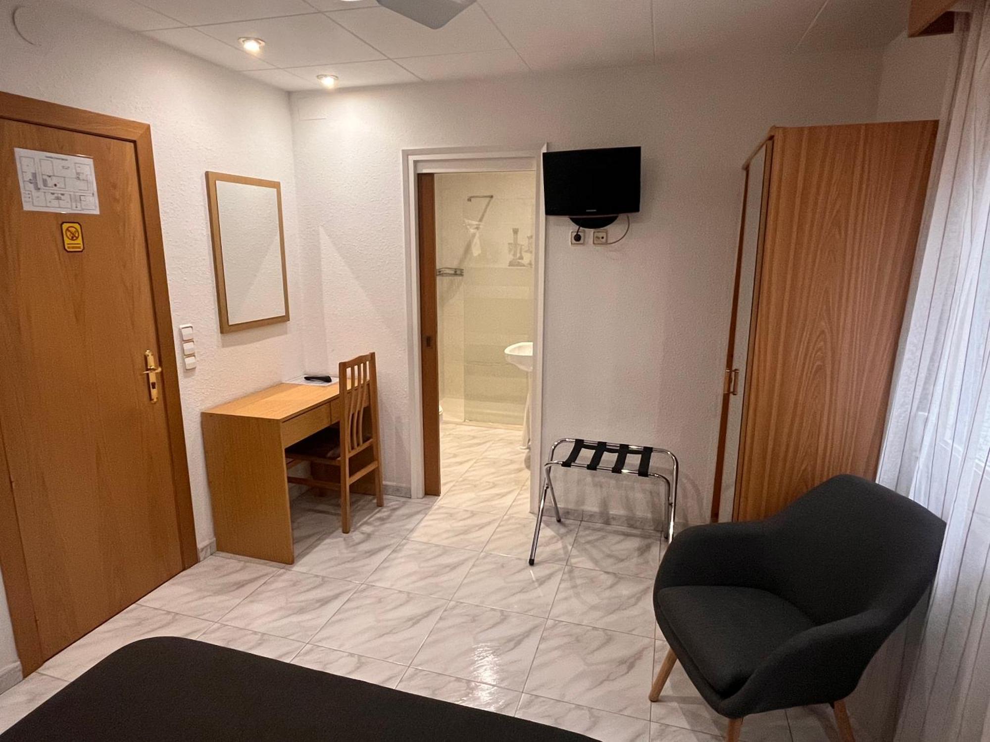 Hostal Tarres Anglés Екстериор снимка