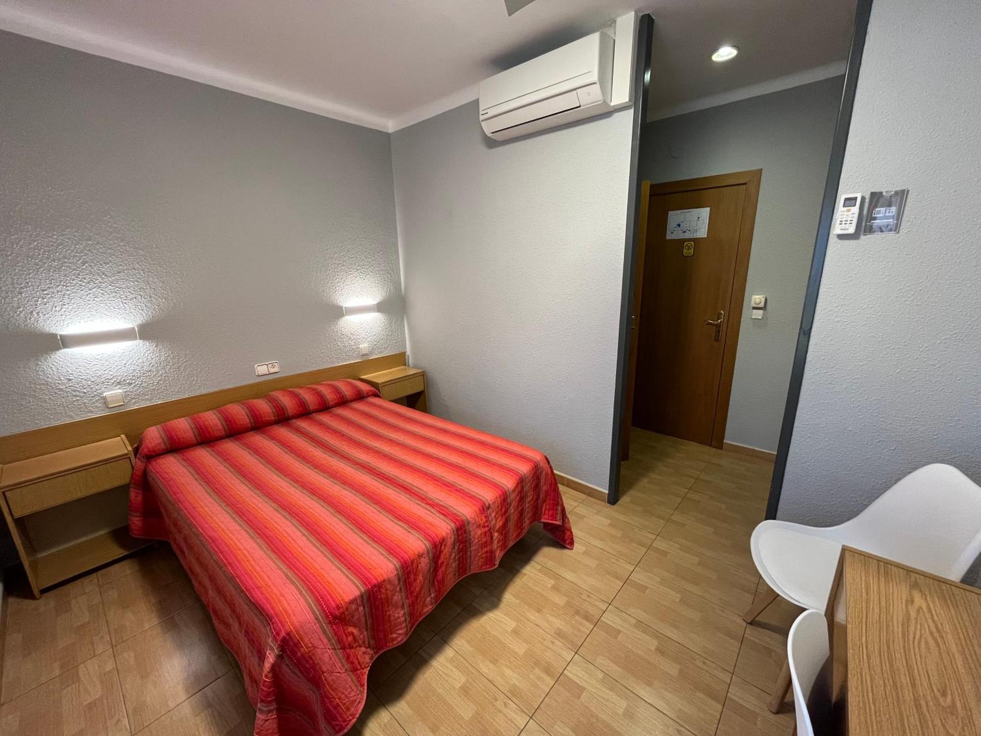 Hostal Tarres Anglés Екстериор снимка
